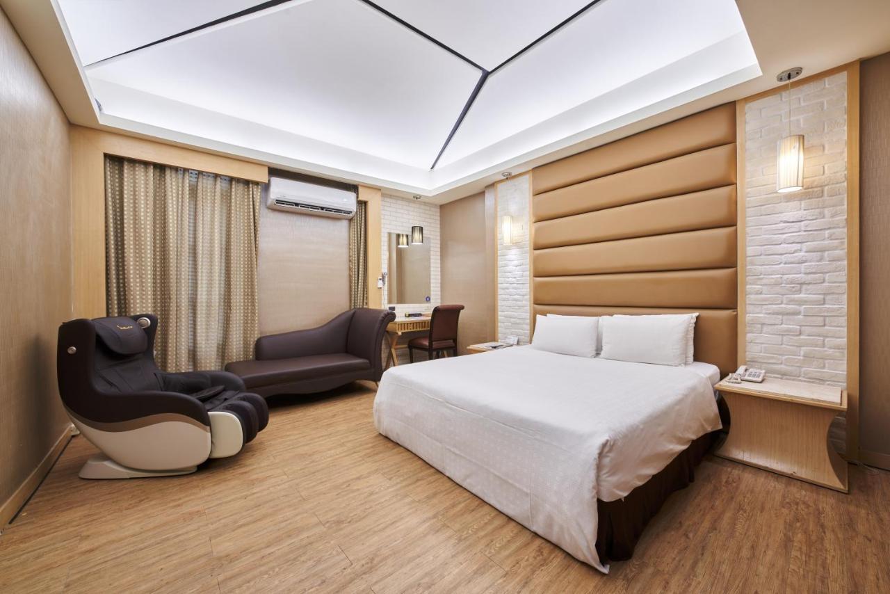 Cigar Motel Tainan Exterior photo