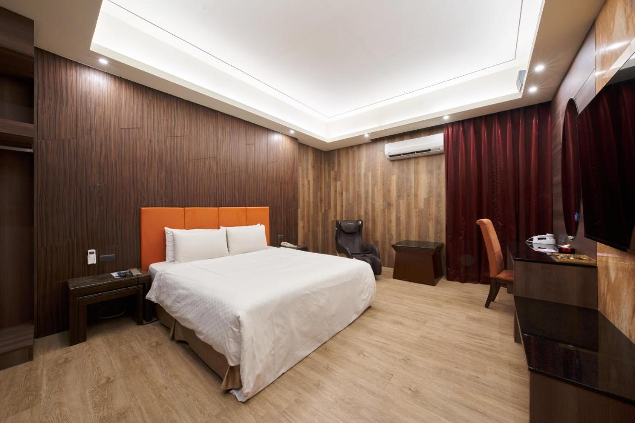 Cigar Motel Tainan Exterior photo