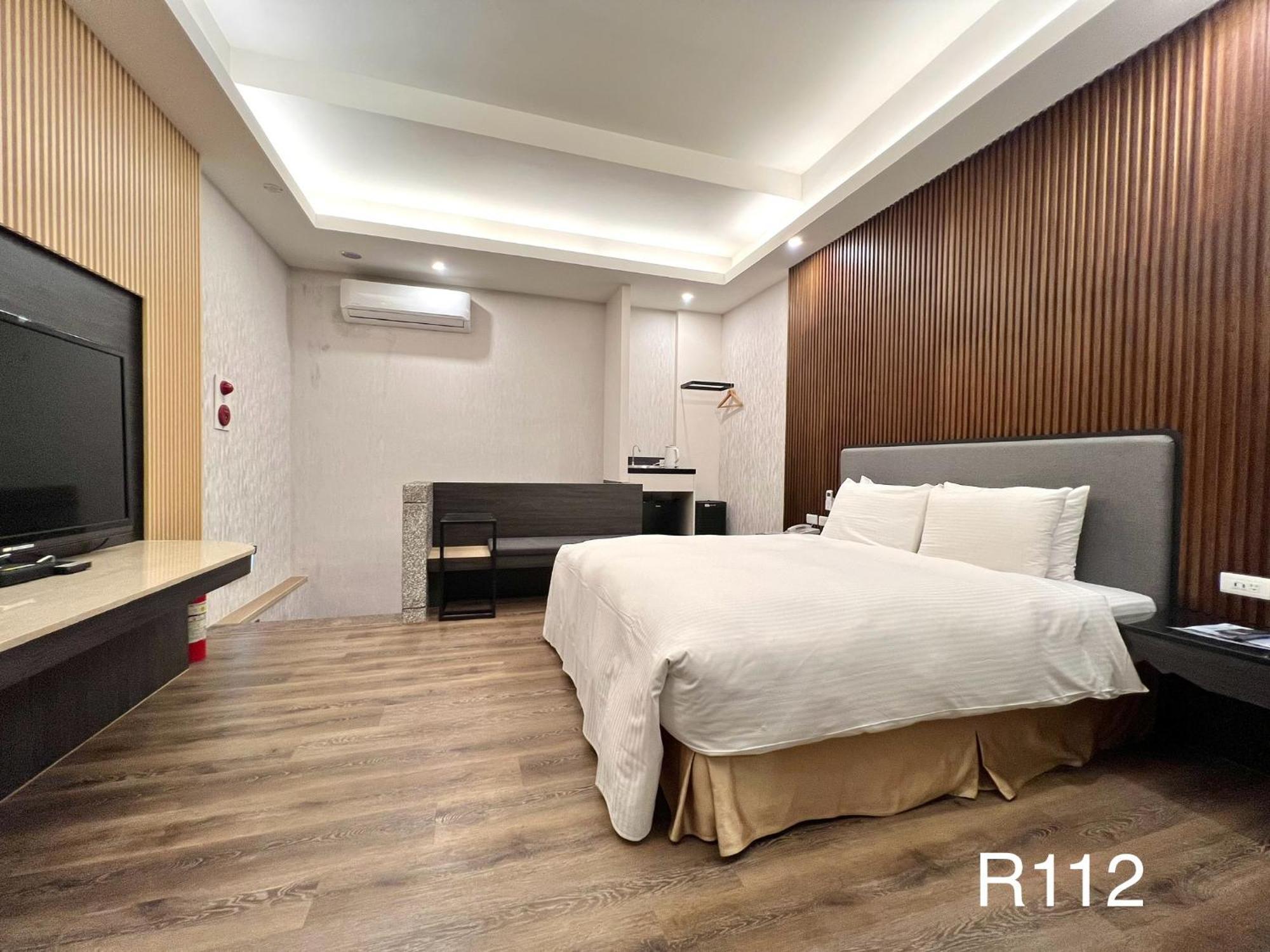 Cigar Motel Tainan Exterior photo