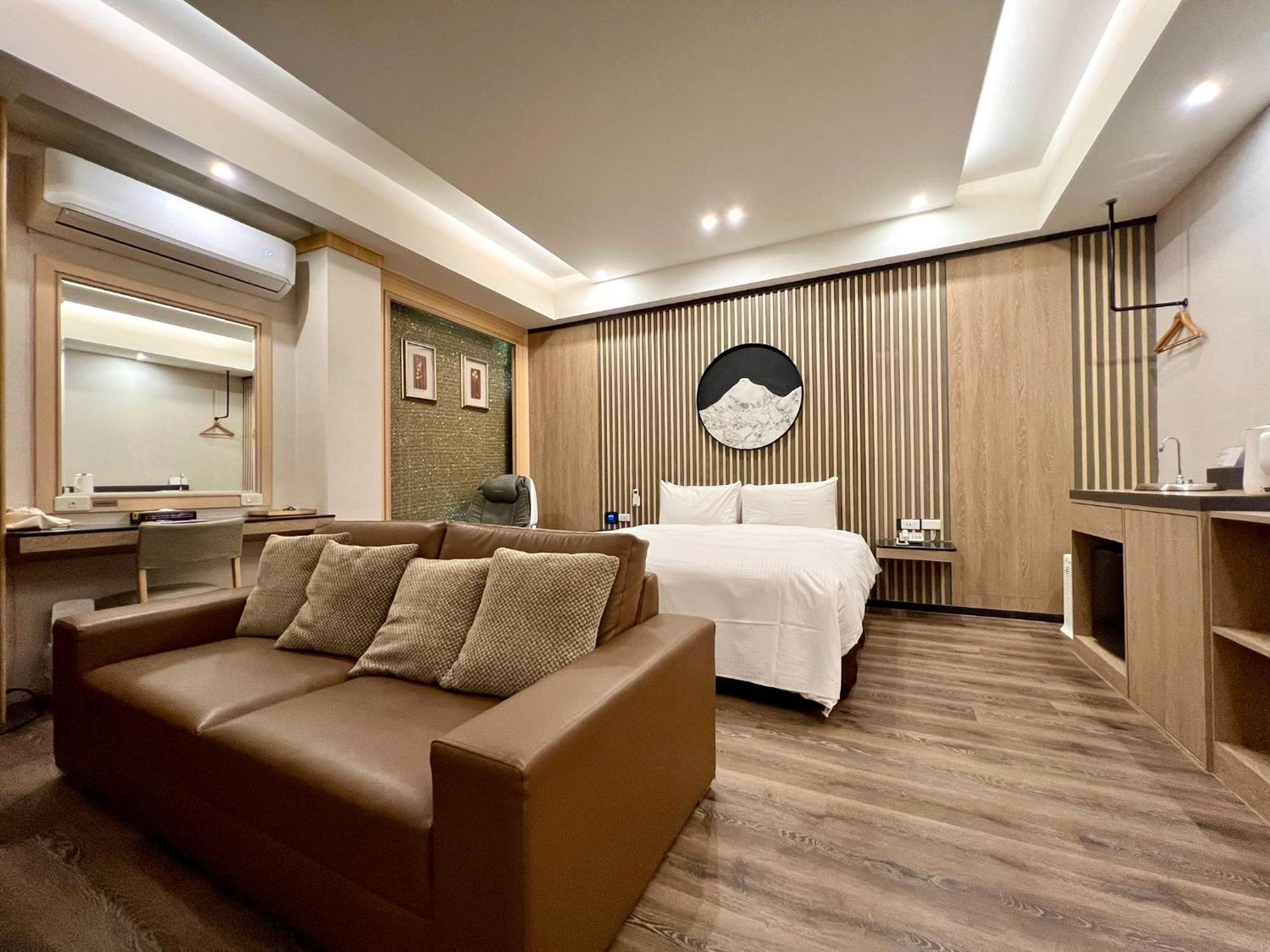Cigar Motel Tainan Exterior photo
