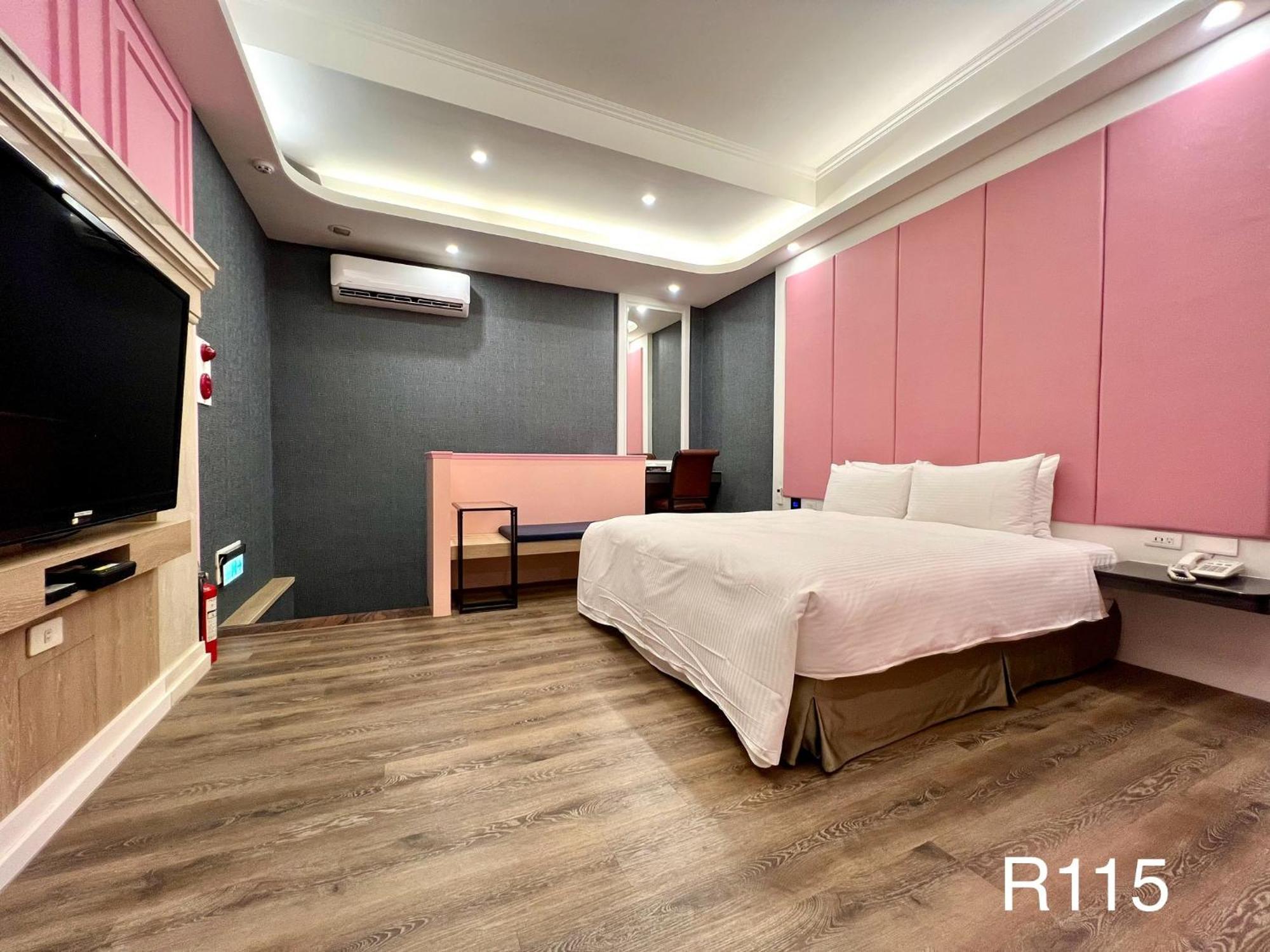 Cigar Motel Tainan Exterior photo