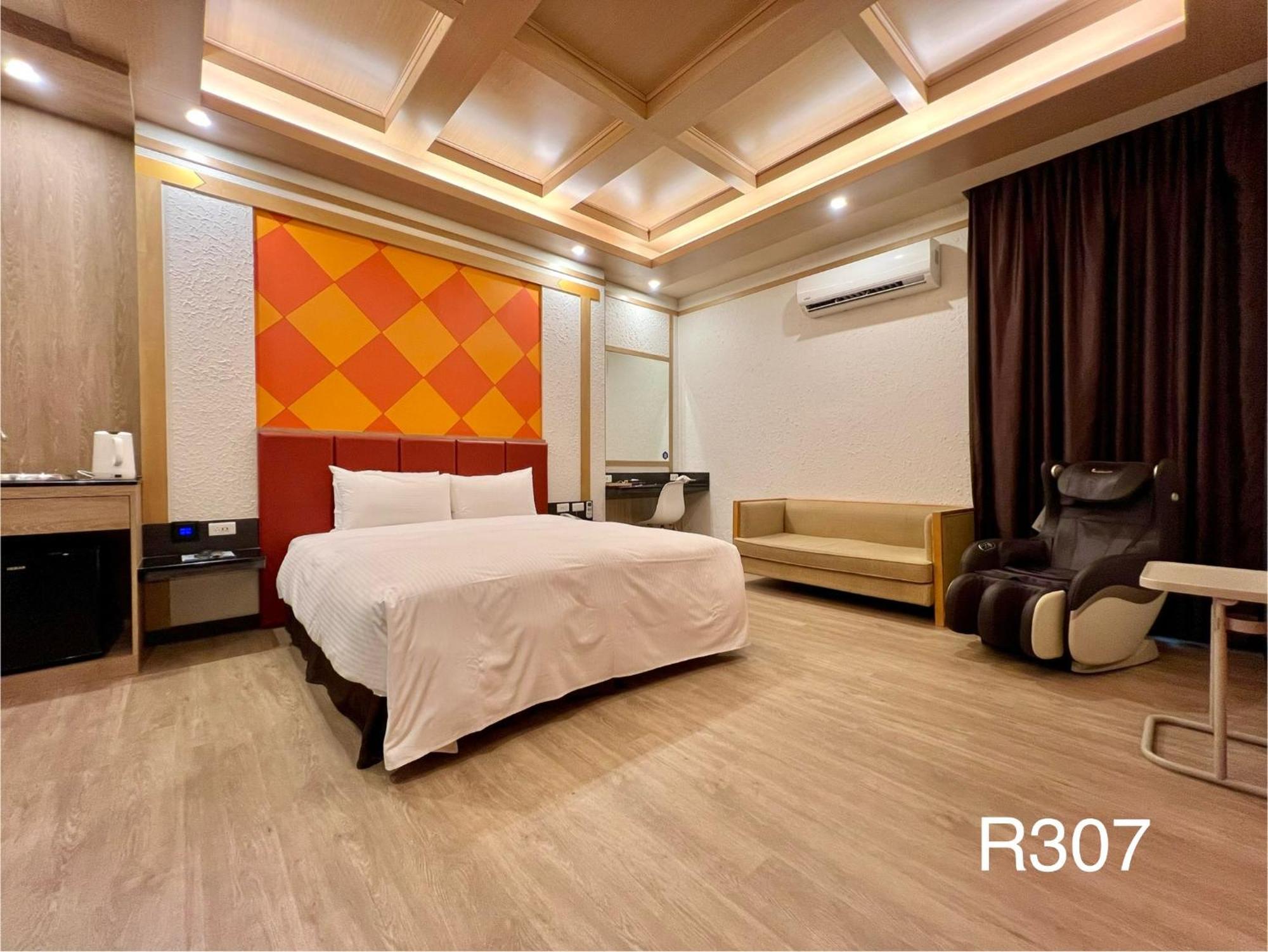 Cigar Motel Tainan Exterior photo